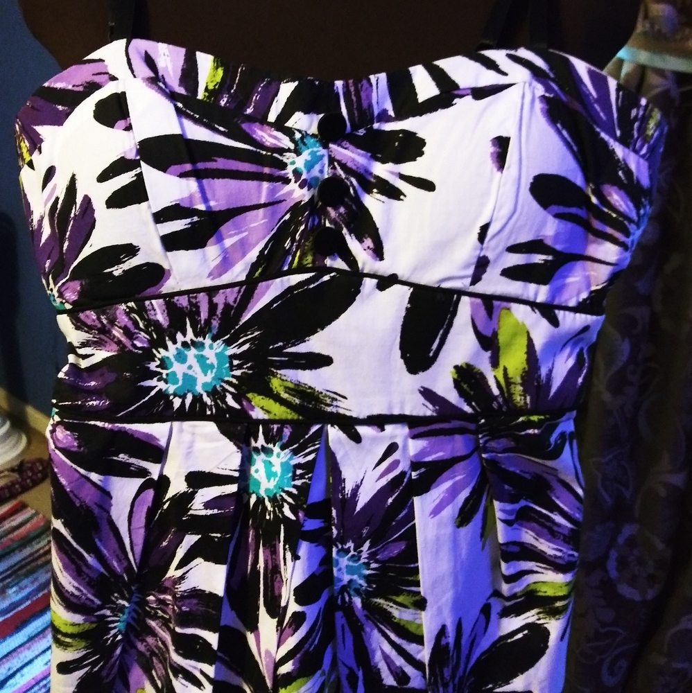 Dress - Picture 2 of 6